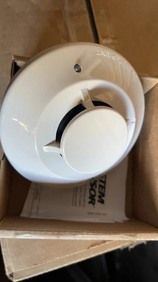 NEW SYSTEM SENSOR 2251B SMOKE DETECTOR