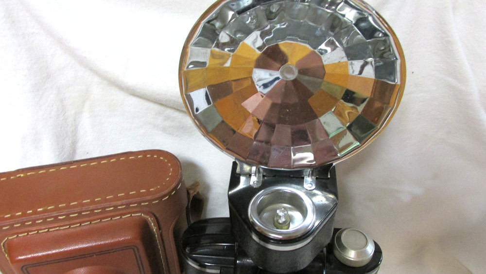 VINTAGE 1950s BEACON TWO TWENTY FIVE CAMERA w/ FLASH & FULL CASE