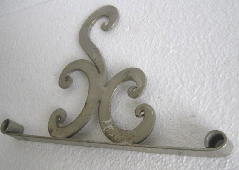 ANTIQUE VINTAGE UNUSUAL WROUGHT IRON WALL BRACKET NICKLE .