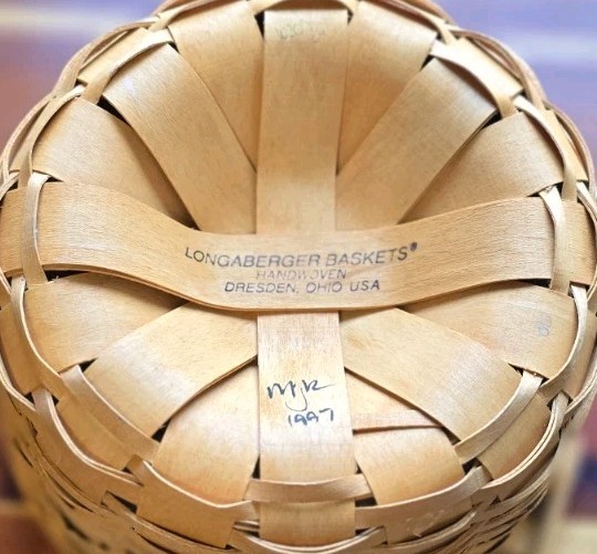 1997 LONGABERGER Classic Medium Fruit Basket w/ Protector & Pamplet