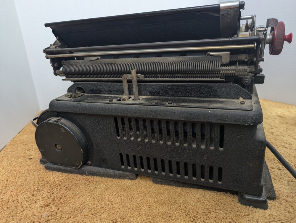 Electromatic Electric Typewriter Model A (1) ?- IBM - works Needs refurbishing