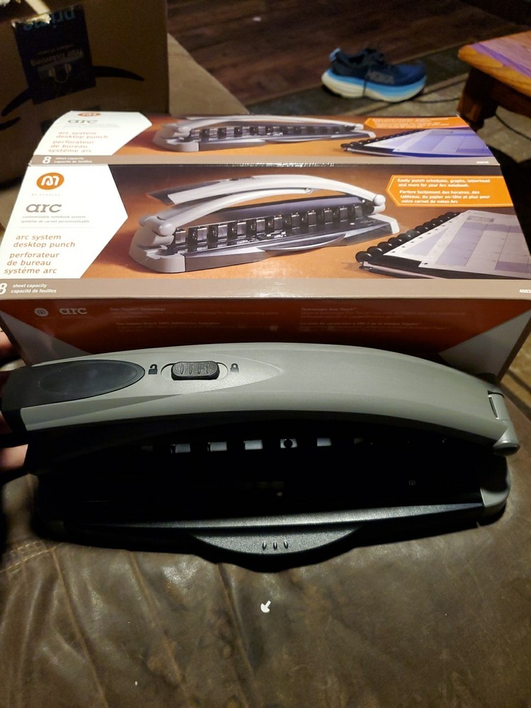 Staples Arc System 11-Hole Desktop Punch, 8-Sheet Capacity, Model 40836 EUC