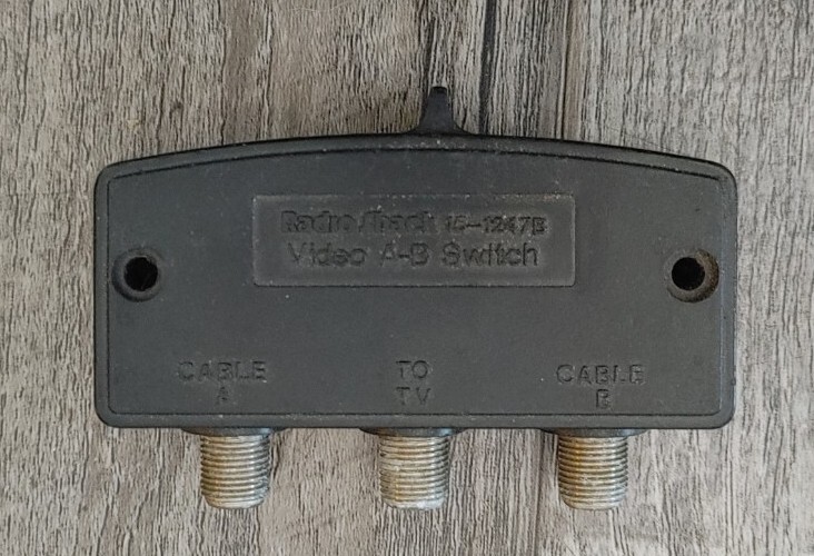 Radio Shack 15-1247B  Coax High-Isolation Mini A/B Switch