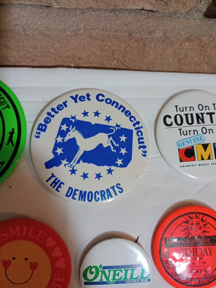 Vintage Various Pins Buttons SEE PICS. 35 Items.