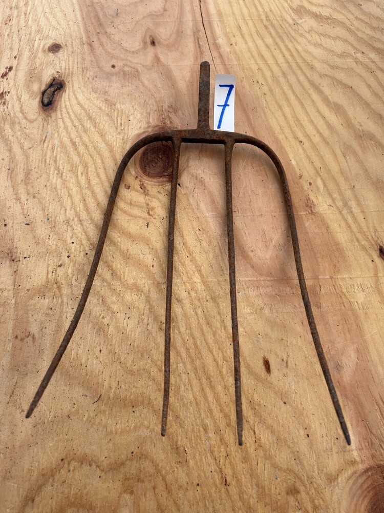 Fork Rake Head 4 Thines Rusty Rustic no handle Original Vintage Primitive Metal