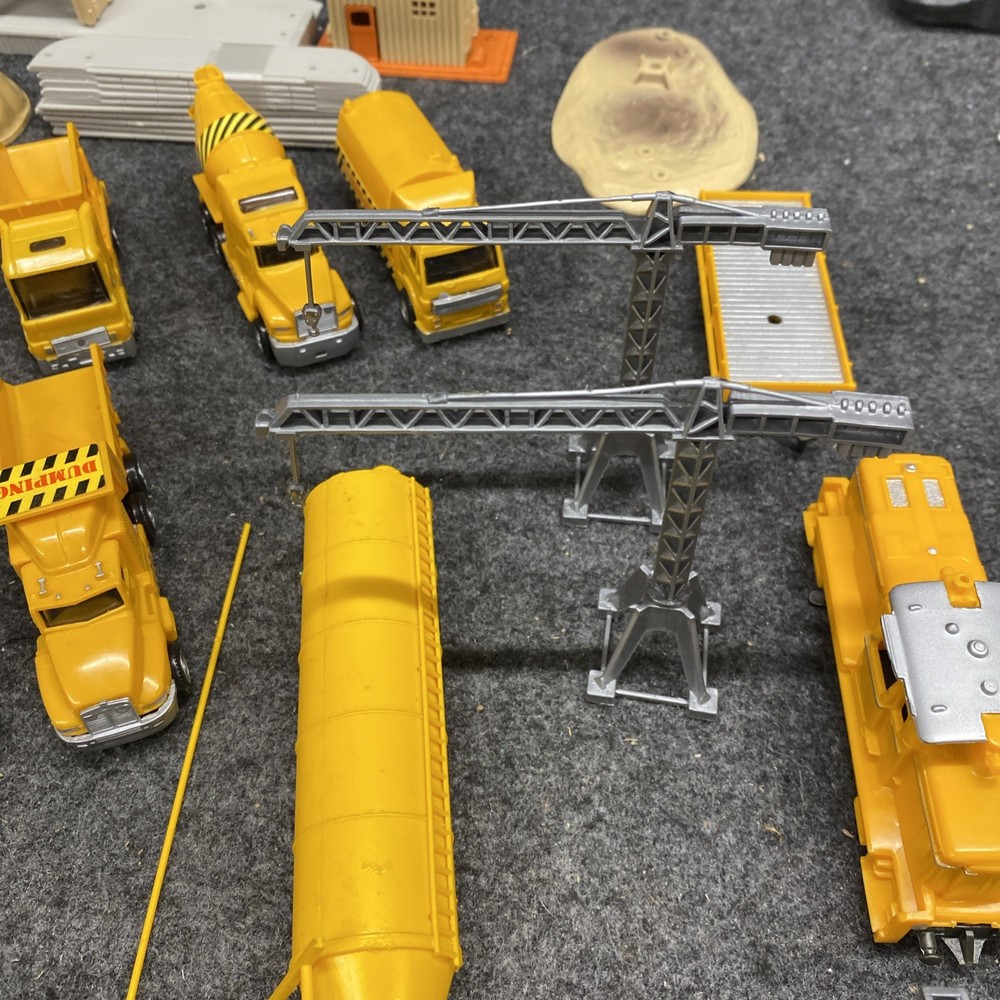 New Ray Construction Set With Train