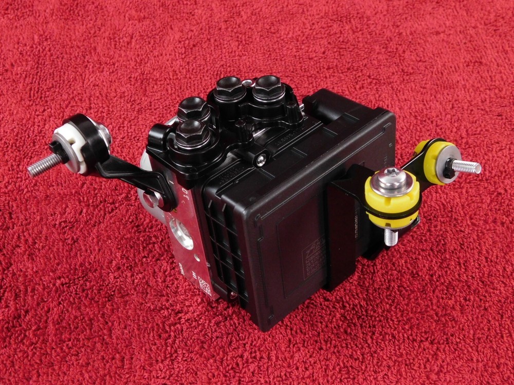 ABS Pump / Modulator / Control Unit *MINT! ~ Triumph Speed Triple 1200RR 1200RS