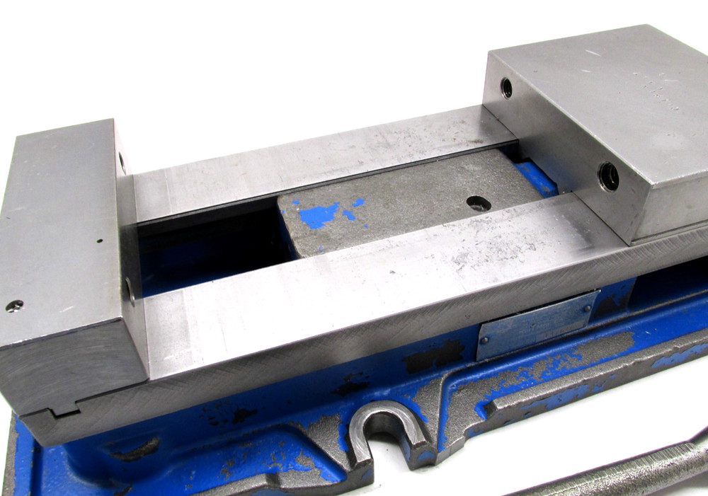 KURT ANGLOCK 6" MILLING MACHINE VISE w/ HANDLE - #D675
