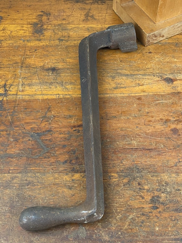 Antique Iron Handle ~ Crank, Turn, Spin ~ Hit or Miss Engine, Farm Implement?