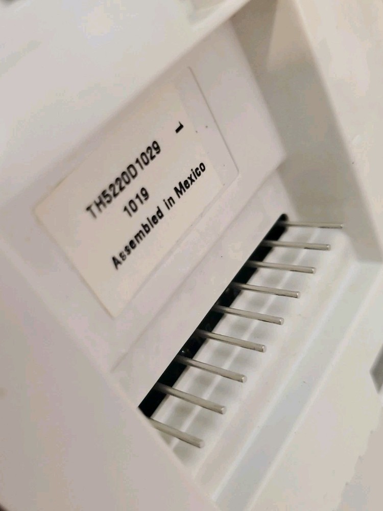 Honeywell TH5220D1029 1019 Non-Programmable Thermostat Preowned