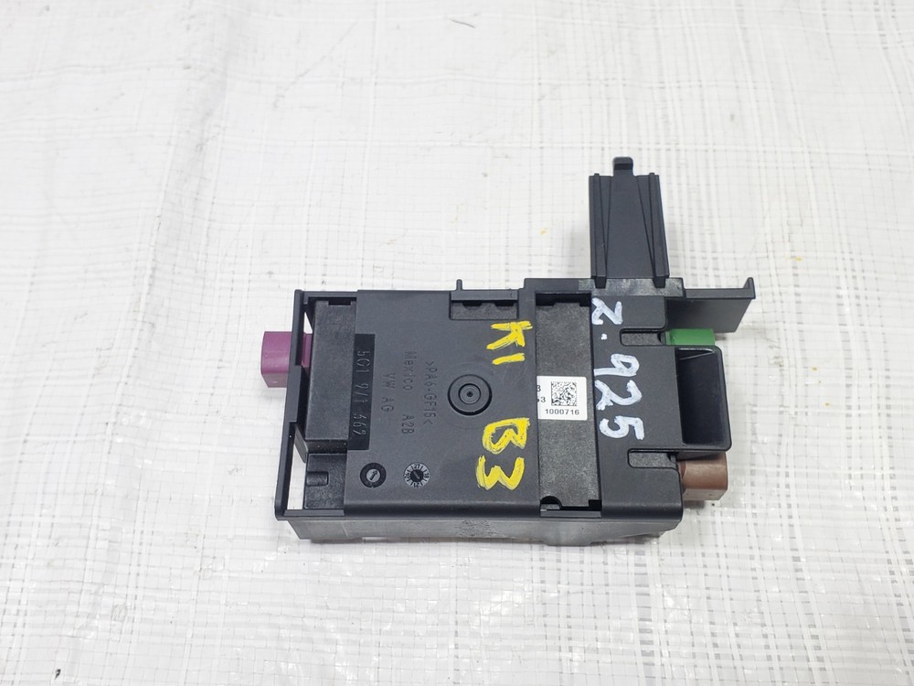 2019-2021 Volkswagen GTI Voltage Converter USB Distribution Control Module OEM