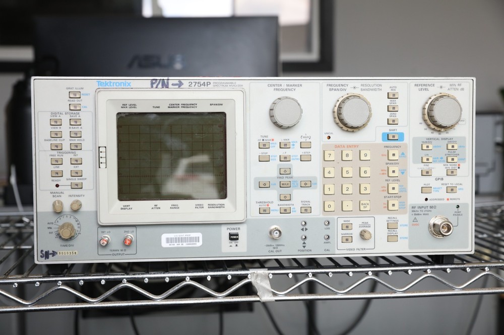 Tektronix 2754P Spectrum Analyzer As Is
