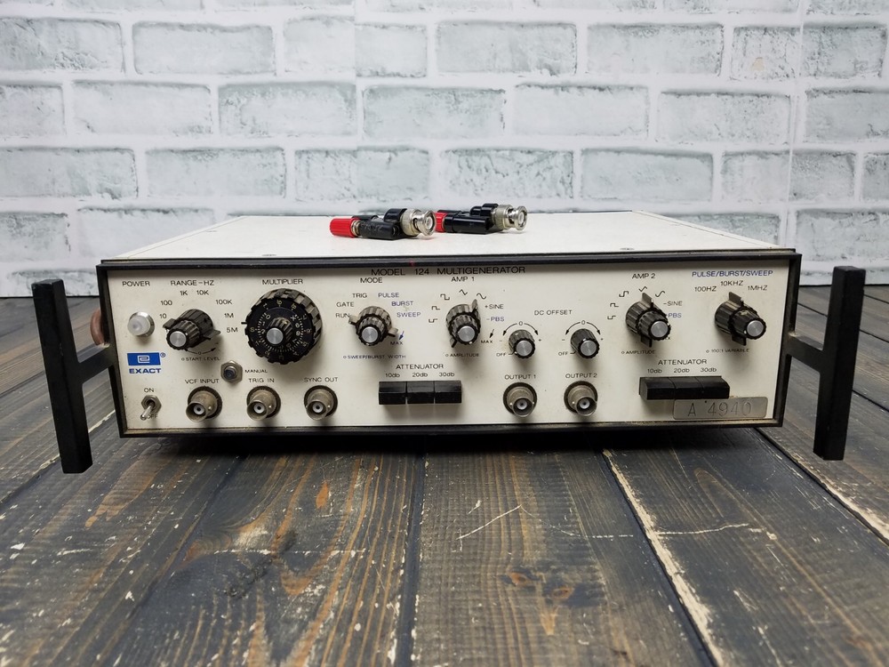 EXACT Electronics MODEL 124 MULTIGENERATOR **TURNS ON / UNTESTED**