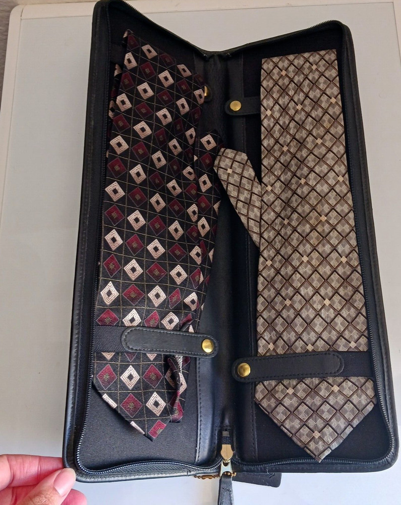 Vintage Fortune Coach Black Leather Tie Holder