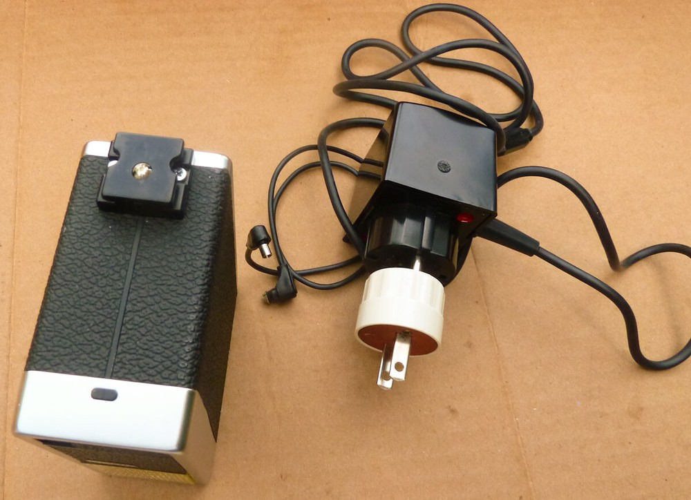 Rollei E27C Camera Flash Unit w/Power Adapter, Cable, & Instructions