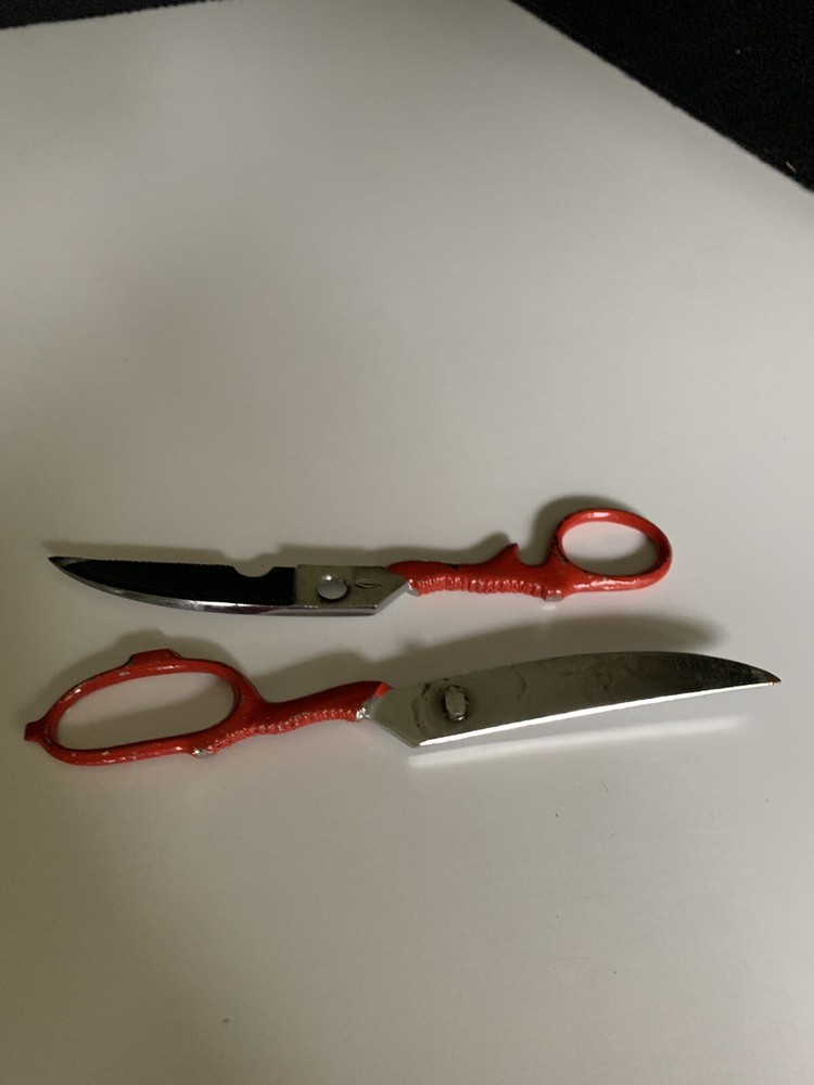 VINTAGE SCISSORS SAMMANN Working Condition Red Handle Metal Dull , Old