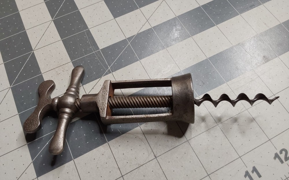 British Wingnut The Victor Corkscrew C Bikker