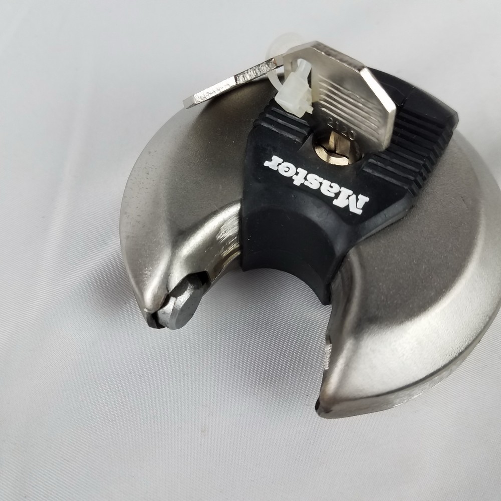 Master Lock M50XD Heavy Duty Disc Padlock Lock w/2 Keys - NEW