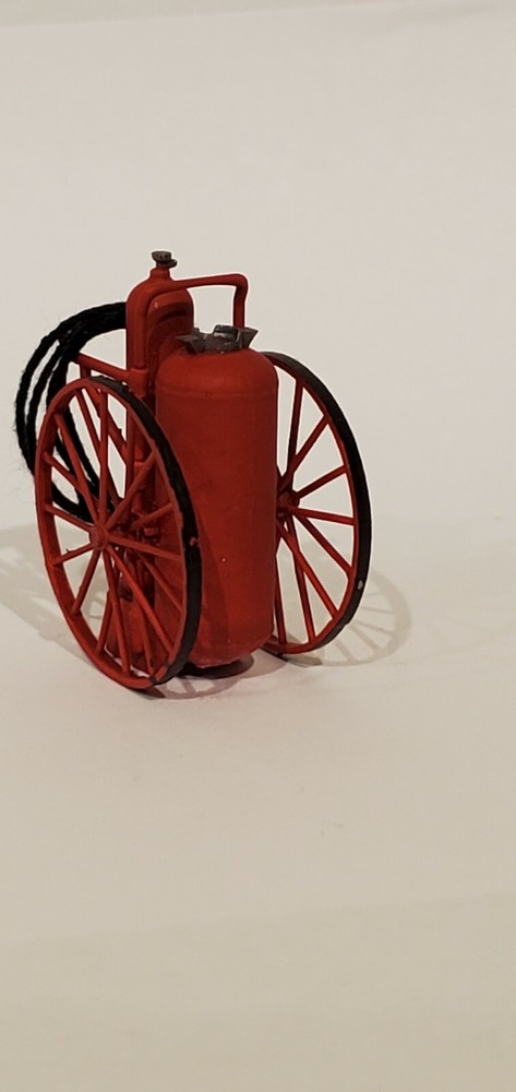 O Scale Fire Extinguisher - 1:48 Scale Dolley Fire Extinguisher