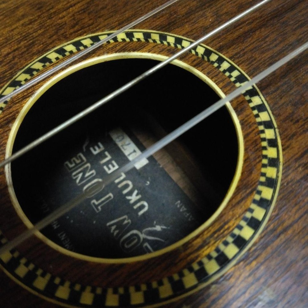 Vintage Mellow Tone Silver Ukulele