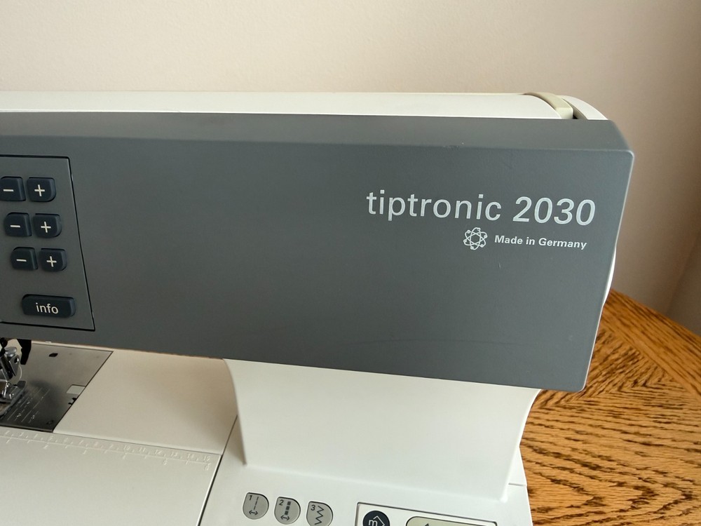 PFAFF Tiptronic 2030 sewing machine