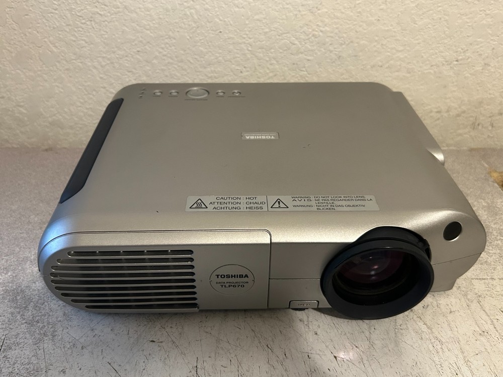 Toshiba TLP670 Data Projector