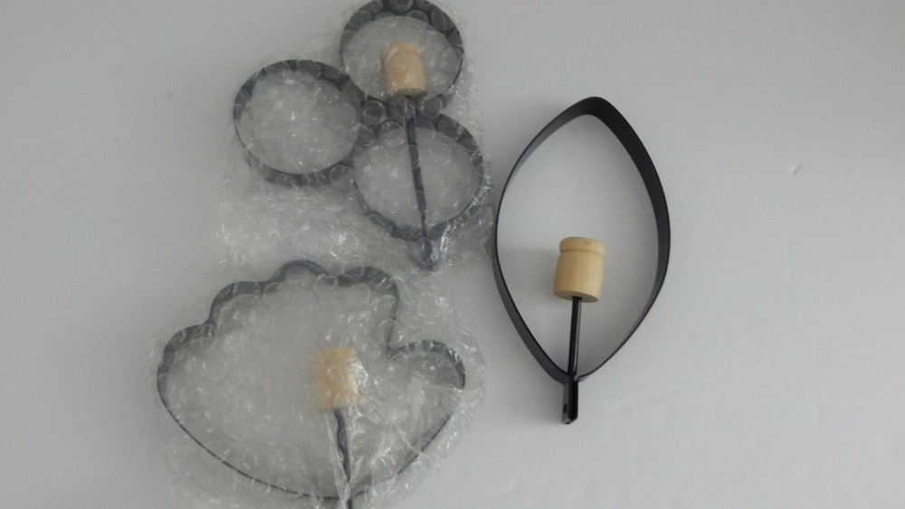 Sports ~ Egg Rings/Pancake Form Mitt * Balls
