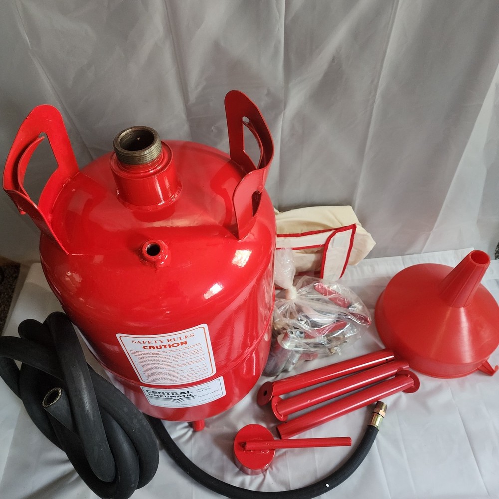 Central Pneumatic 20 Lb Sandblaster