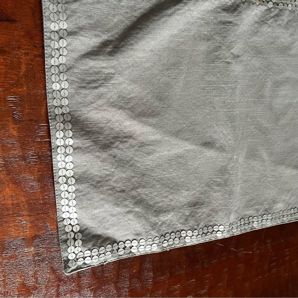 Table runner grey & silver sequins