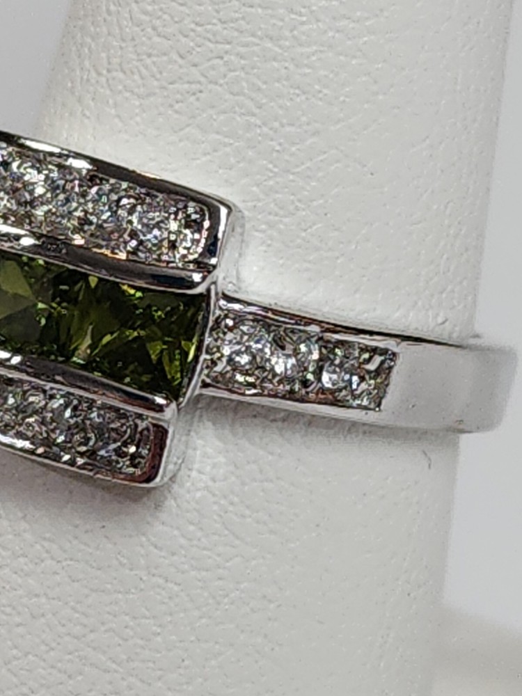 Silver Color Ring w/ Square Cut Lt. Green SIZE 6 3/4