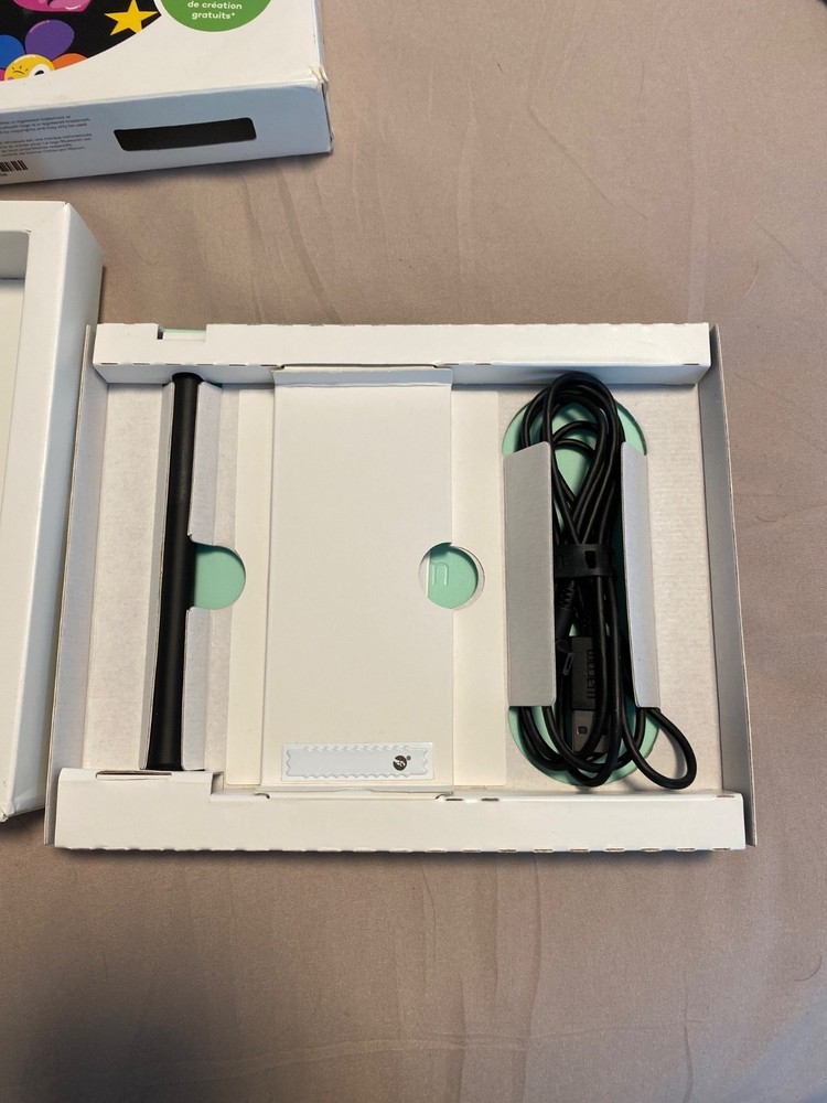 Wacom Intuos Graphics Tablet CTL4100WLE0 CTL-4100WL/E0-AX USB Bluetooth