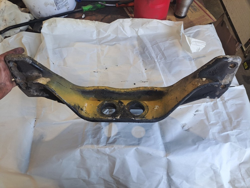 KENWORTH ENGINE MOUNT VEHICLE (FRONT) 2884760AA