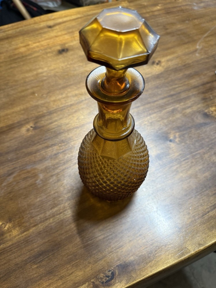 Bourbon container with glass top