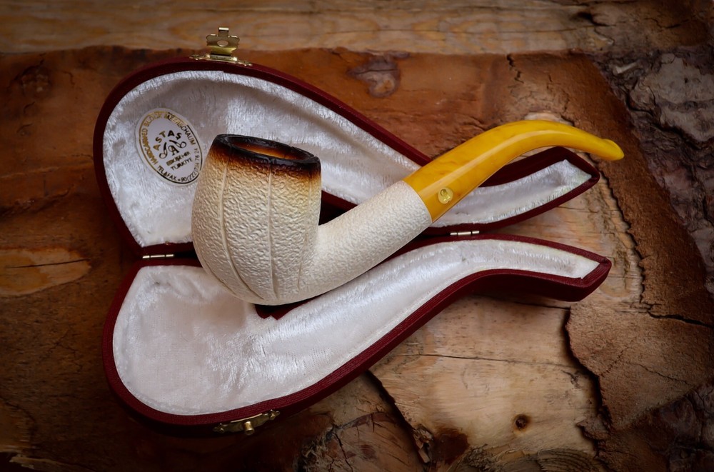 Rustic Patterned Special Hand Crafted Lee Van Cleef Meerschaum Pipe