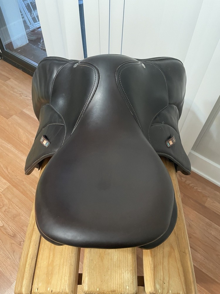 16” Voltaire Welli Jump Saddle