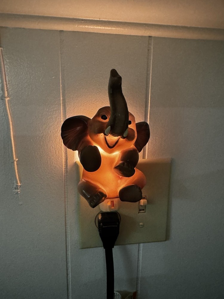 Vtg Ceramic Elephant Night Light
