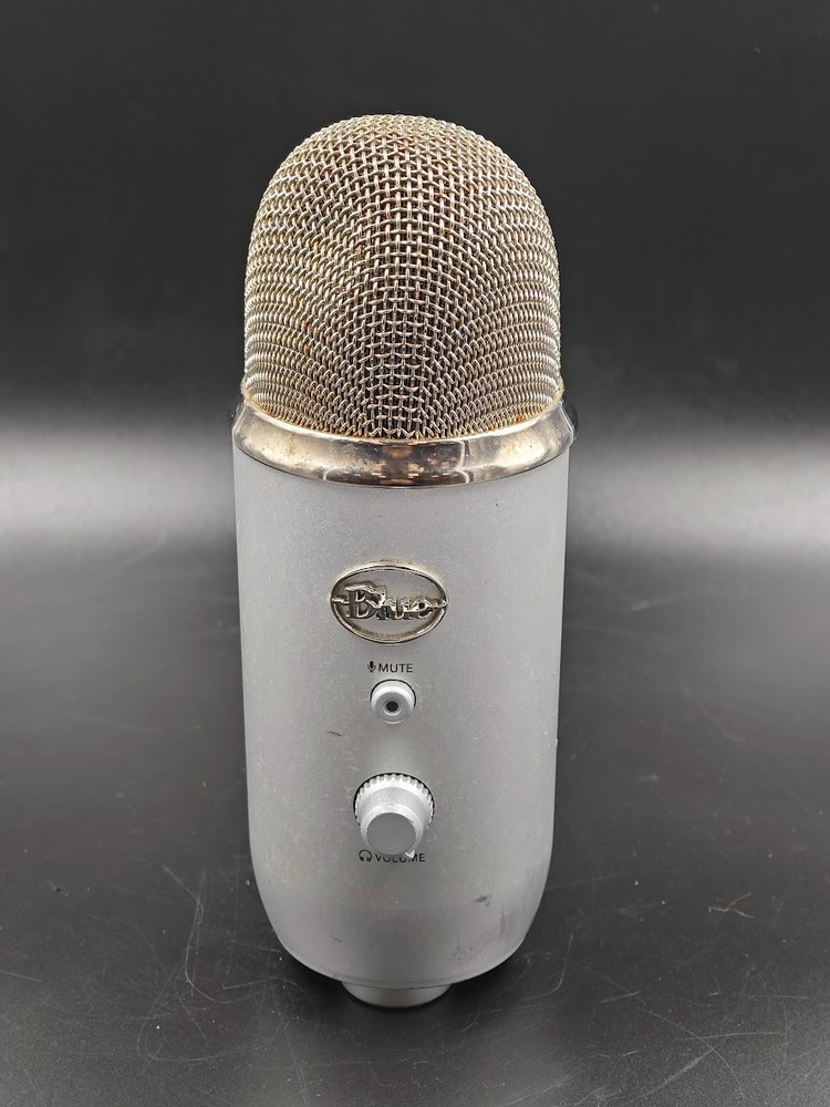 Blue Yeti USB Microphone 5.0V 500mA Silver Used Working