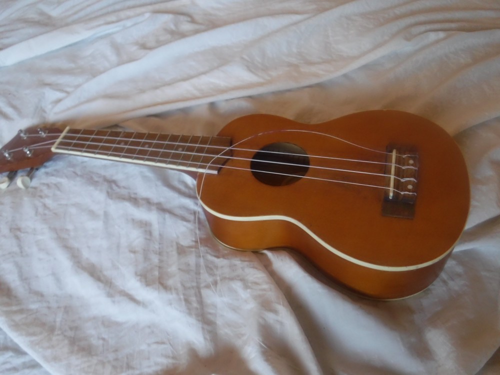 Mitchell Ukulele Model MU40NT Pre Owned String Broken Please see The Photos