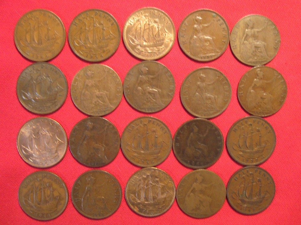 GREAT BRITAIN, LARGE HALF PENNY LOT, 20 DIFFERENT DATES (#303E)