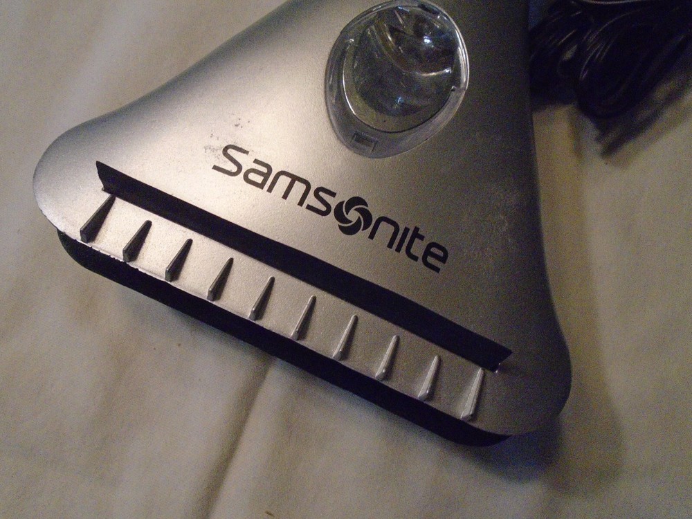 SAMSONITE Lighted Electric Car Windshield Scraper w/15ft. Cord