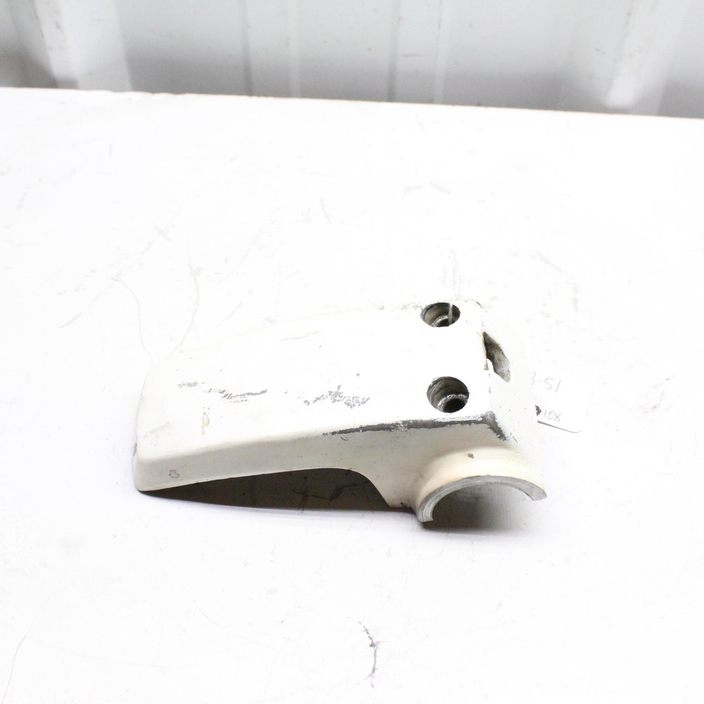 0323108 Johnson Evinrude Lower Mount Port