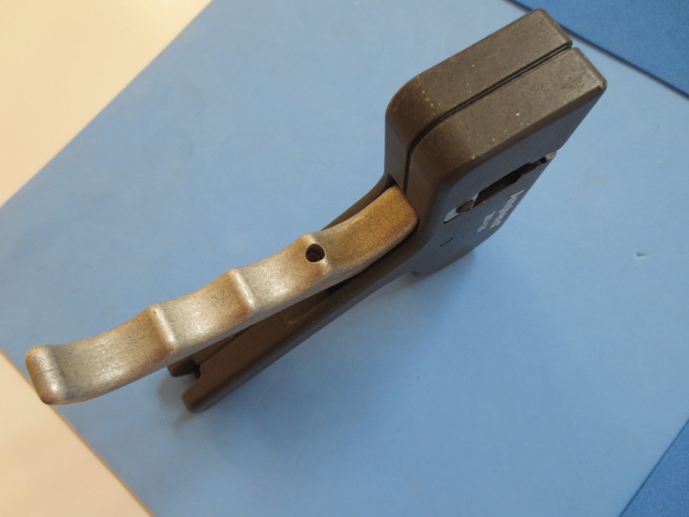 Amphenol 357-120 Insertion Hand Tool •• Looks Unused ••