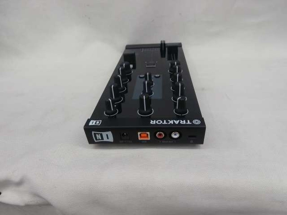 Native Instruments TRAKTOR KONTROL Z1 DJ Mixer Controller Effector