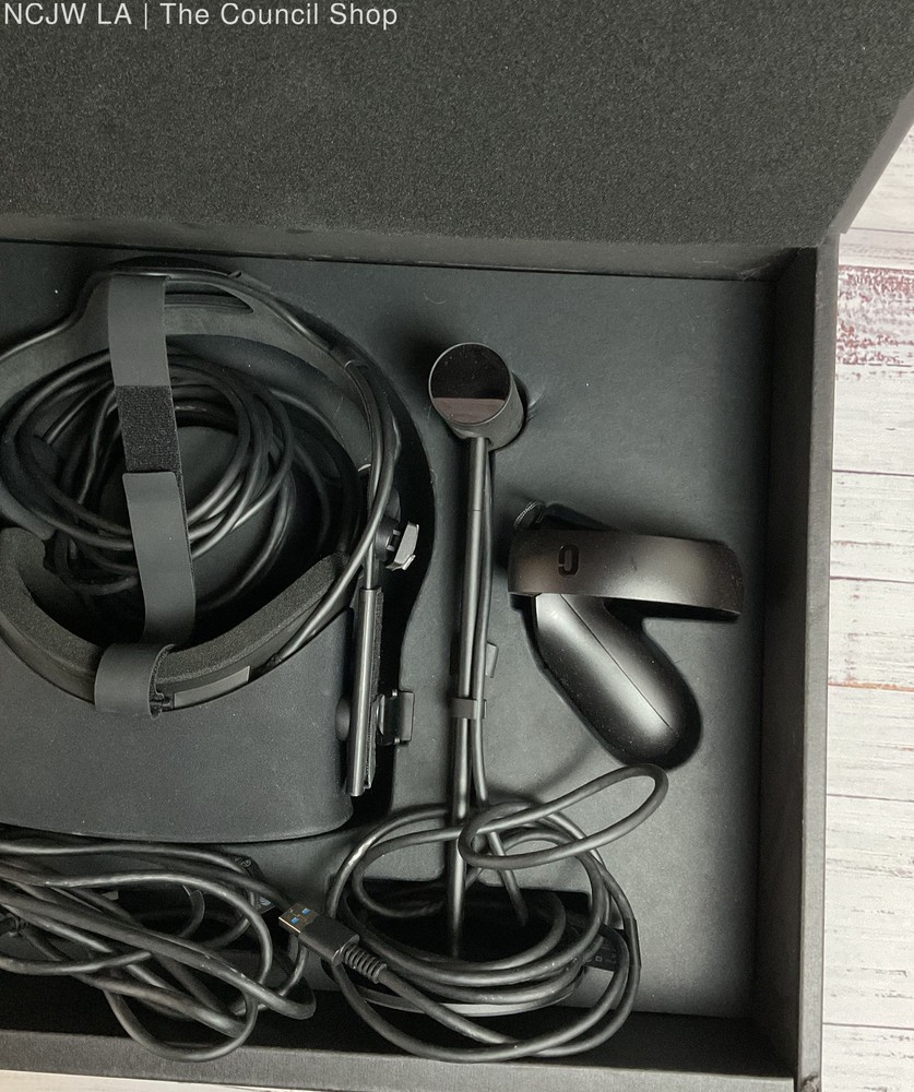 Meta Oculus Rift Cv1 Virtual Reality Headset System- Black in Box