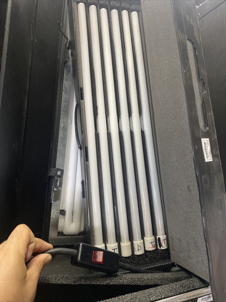 Kino Flo Diva-Lite 400 Fluorescent Light Flight Case Kit with spare bulbs