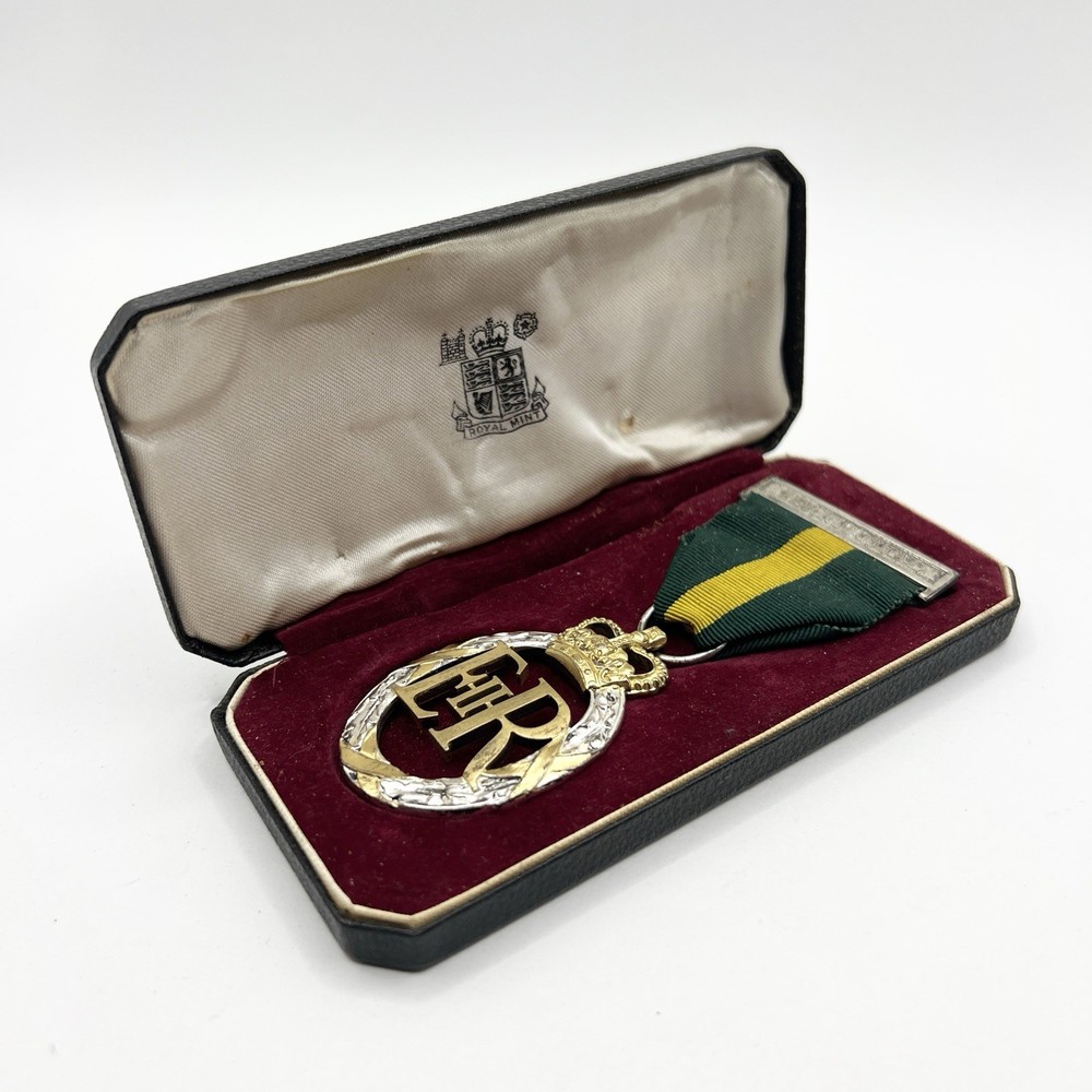 Genuine QE2 1963 Efficiency Decoration Medal & Box