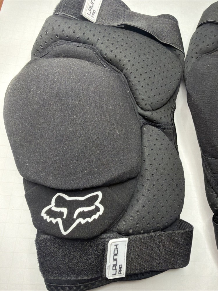 Fox Racing Launch Pro D3O MTB Knee Guards (Small/Medium) (CLEAN, GOOD CONDITION)