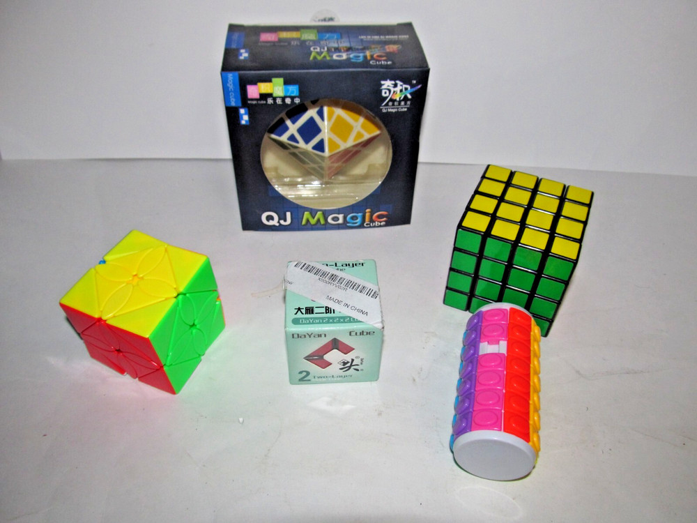 Rubik's cube and other puzzles lot (B)