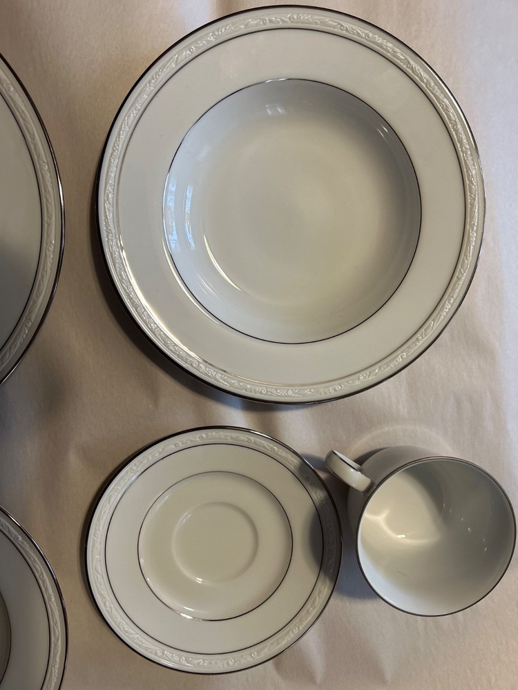 Noritake Stoneleigh White Scapes 4062 Place Setting