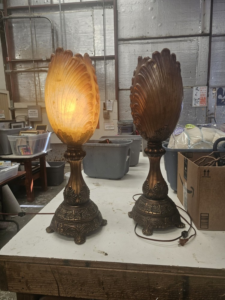 Claim Shell Bintage Lamp